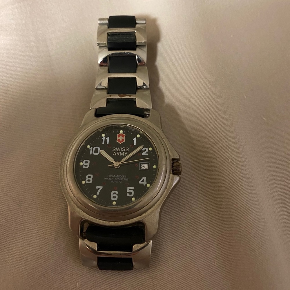 Victorinox Swiss Army 6000 watch